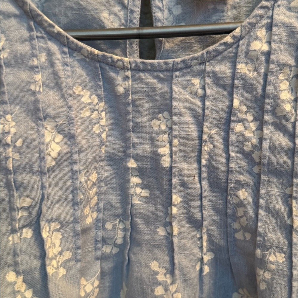 Melrose and Market Light Blue Floral Pintuck Tank - Picture 2 of 5